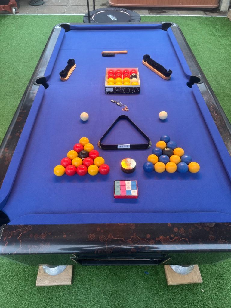 Pool table slate bed 7‘ x 4‘ fully refurbished in blue comes with cues and sets of balls