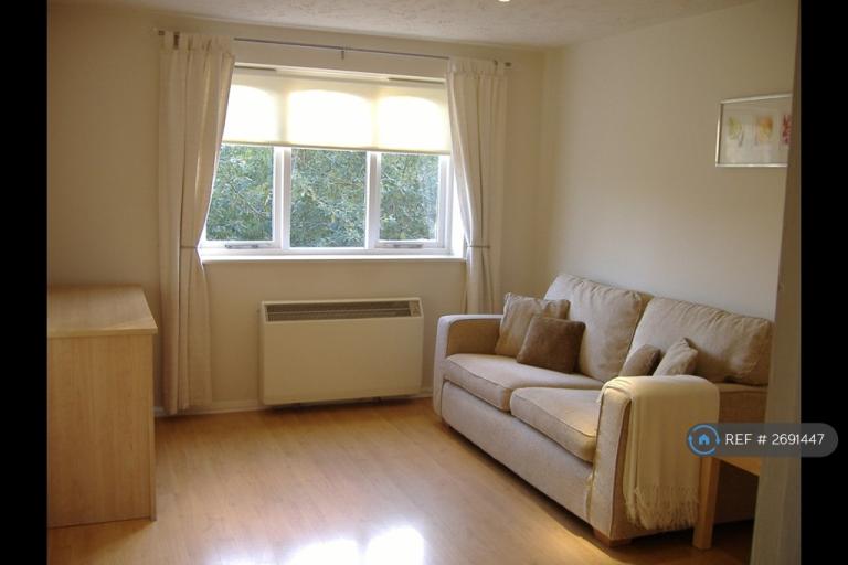 1 bedroom flat in Telegraph Place, London, E14 (1 bed) (#2691447)