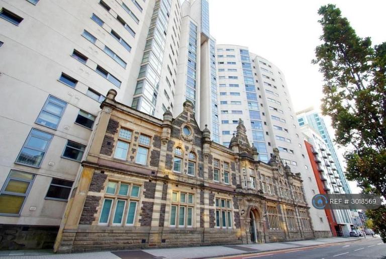 2 bedroom flat in Altolusso, Cardiff, CF10 (2 bed) (#3018569)