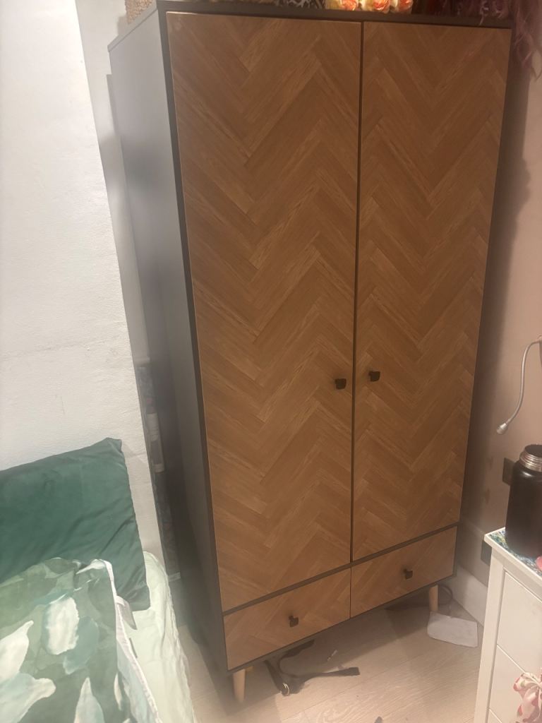 Modern Wardrobe with Herringbone Pattern Doors & Drawers – Good Condition