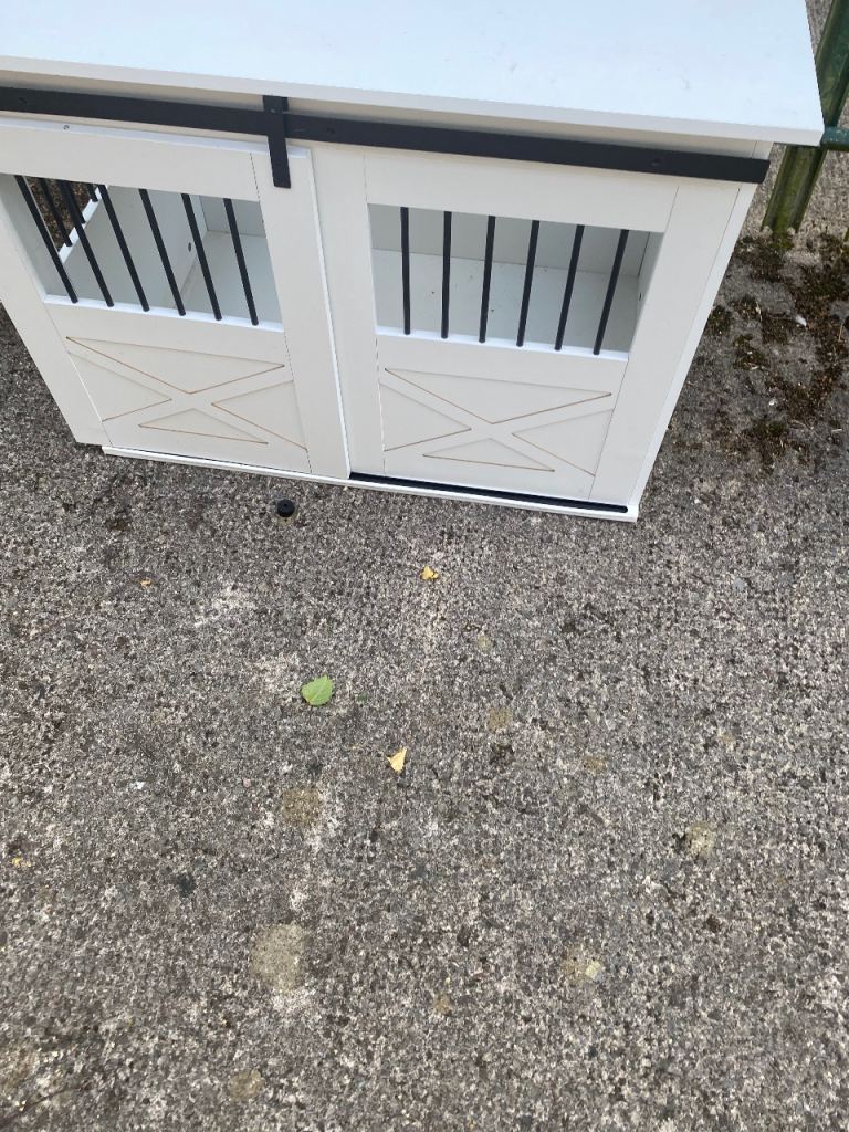 2 dogs crates