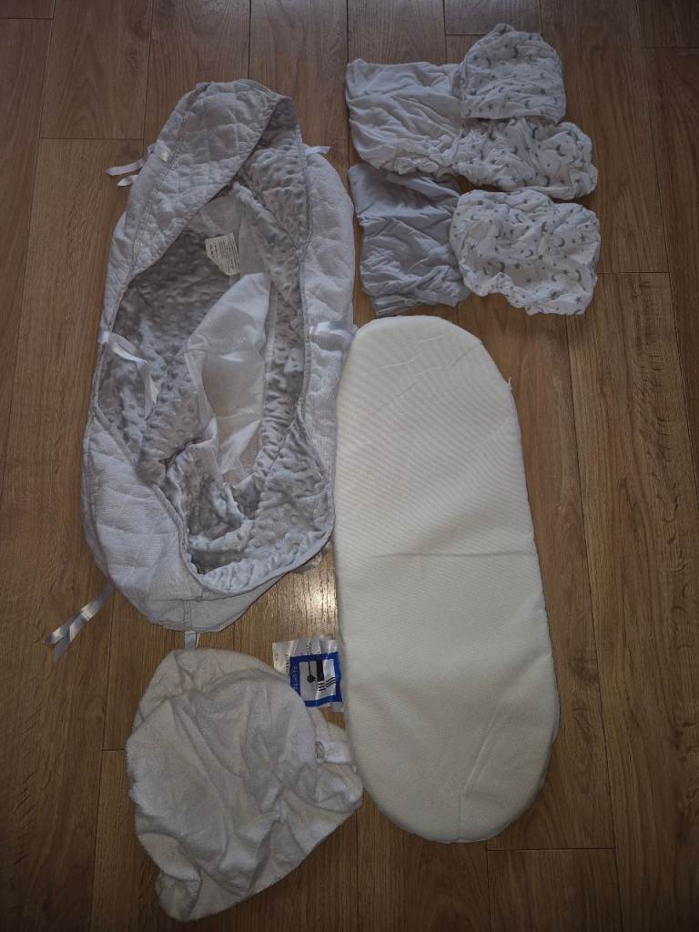 Moses baskets mattress, fitted sheets, mattress protector and pod cover 