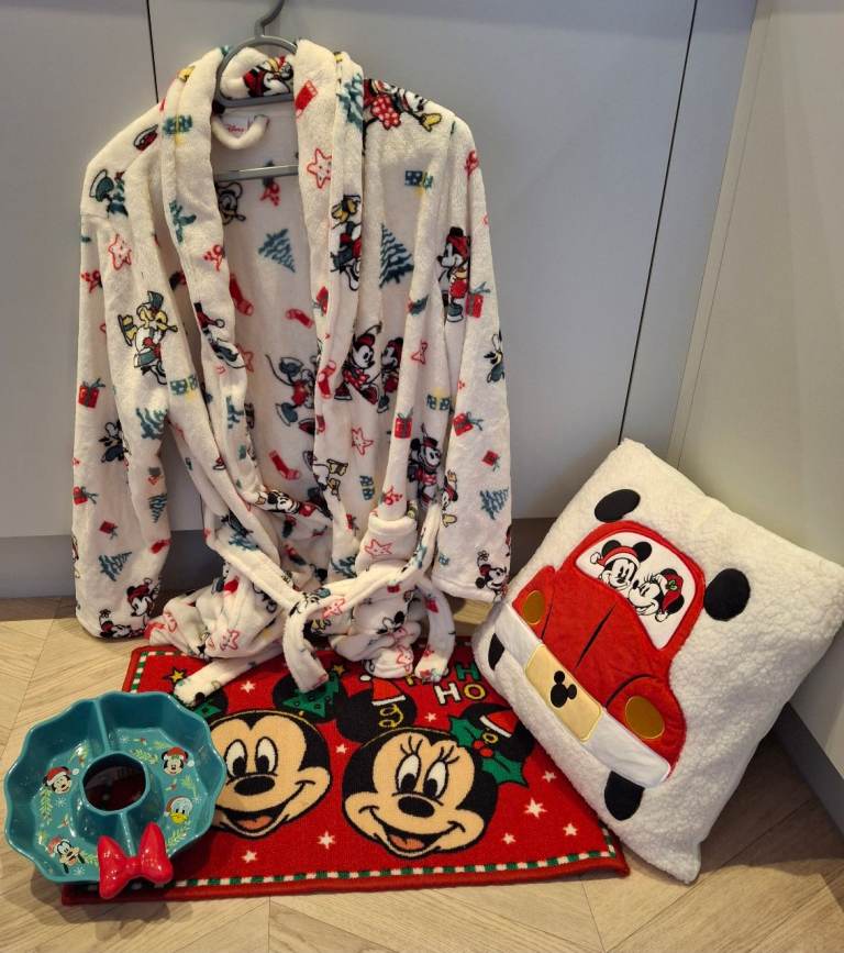 Disney christmas bundle for £10