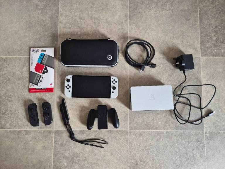Nintendo Switch OLED with Acessories – Good Condition