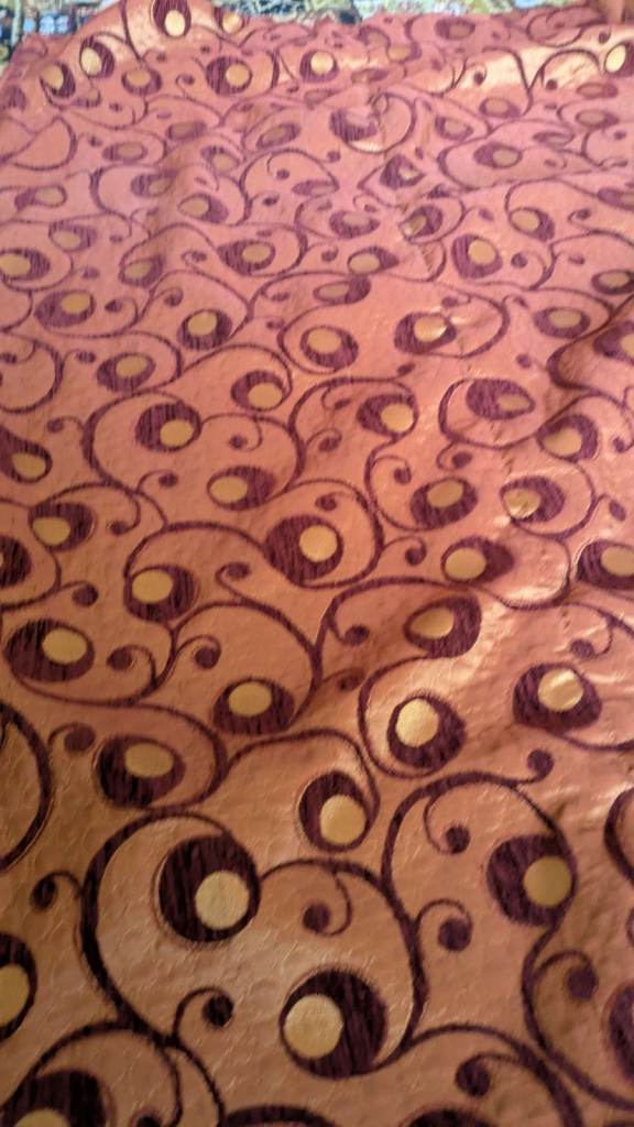 2 beautiful roman blinds - gold and burgundy colour