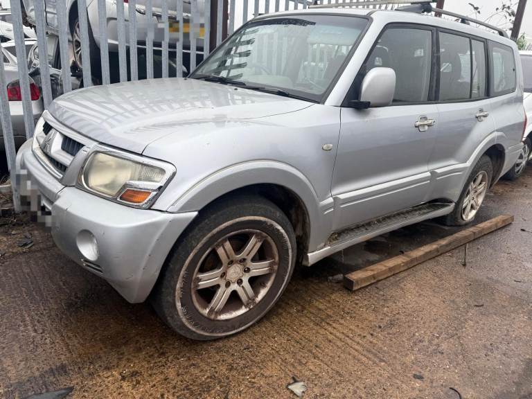 Breaking spare parts misubishi shogun