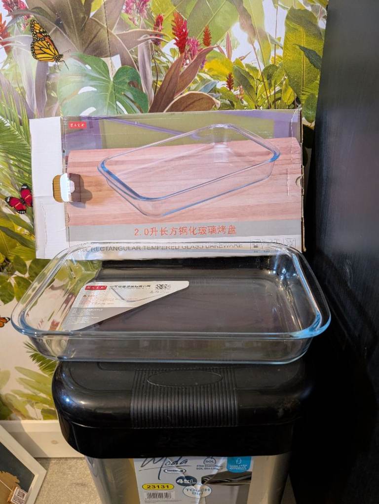 Pie dishes, pyrex baking dishes new