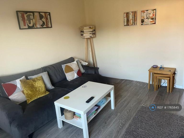 3 bedroom house in Berneshaw Close, Corby, NN18 (3 bed) (#1765845)