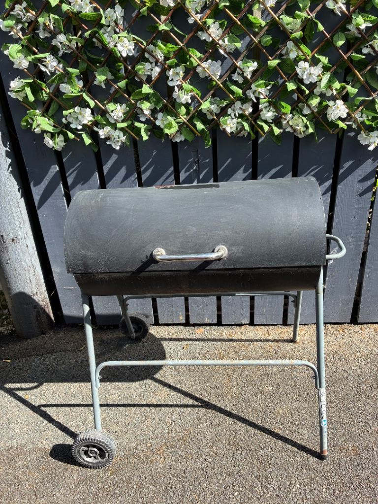 Portable Charcoal BBQ Grill with Wheels – Used Condition
