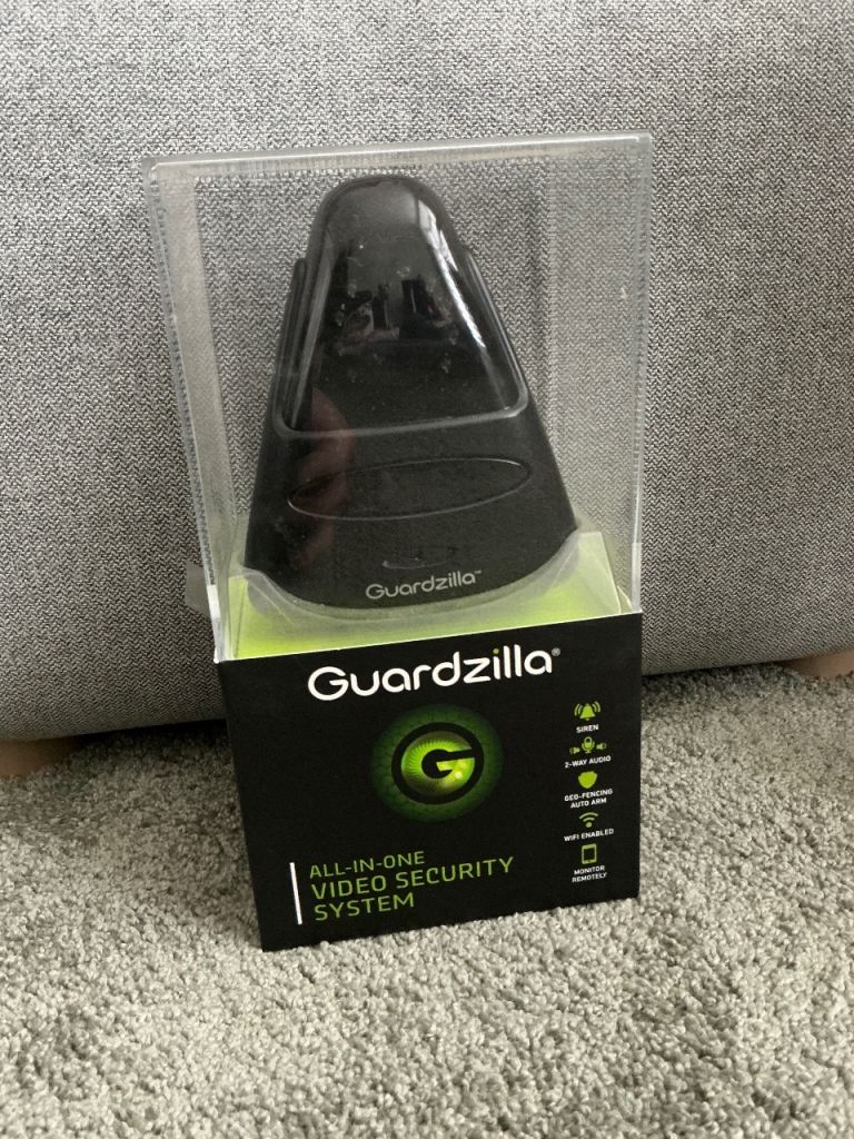Guardzilla all in one video security system with mains plug 