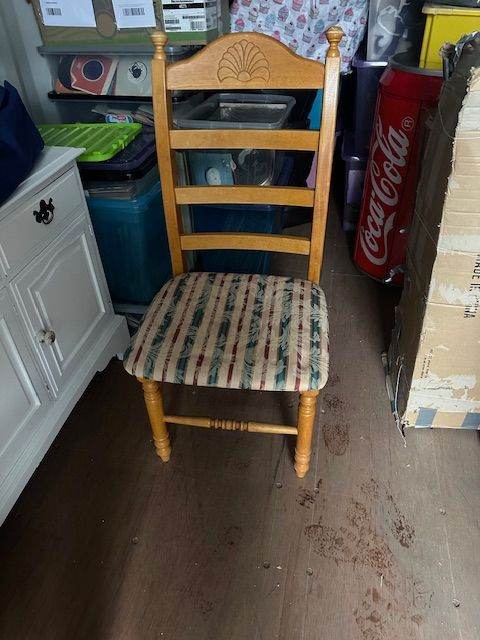 6 DINING ROOM CHAIRS