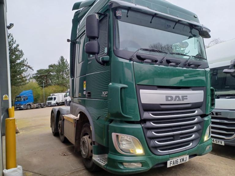 DAF TRUCKS XF460 2016 EURO 6 6x2 space cab tractor unit auto