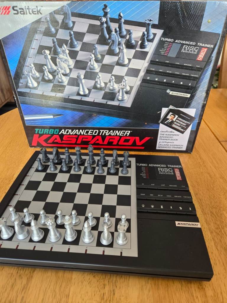 Saitek Kasparov Turbo Advanced Trainer (Model 209) – Retro Electronic Chess Computer (1990s)