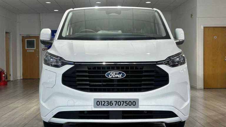  Ford Transit Custom 2.5 PHEV 232ps H1 Van Limited Auto Van Plug-In Hy Automatic