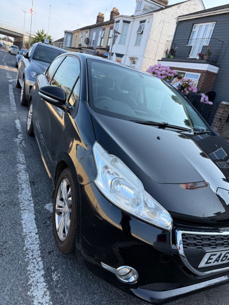 Peugeot, 208, Hatchback, 2012, Manual, 1199 (cc), 3 doors