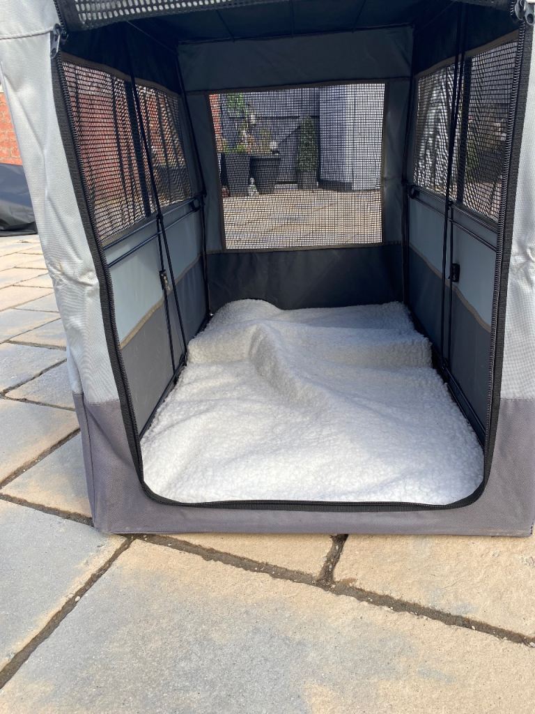 Foldable soft bodied crate