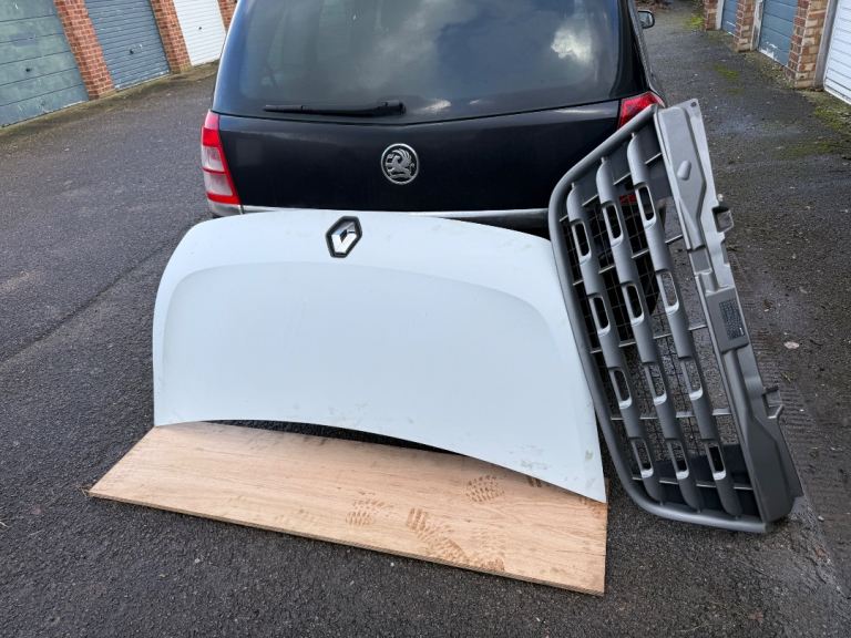 Renault master bonnet and grill 10-15