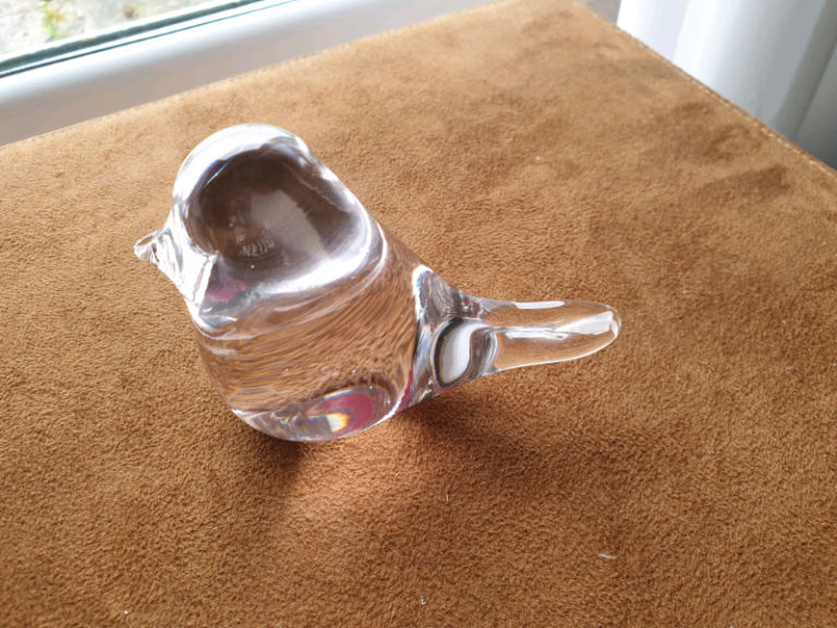 Wedgwood glass bird (2 LOCATIONS)