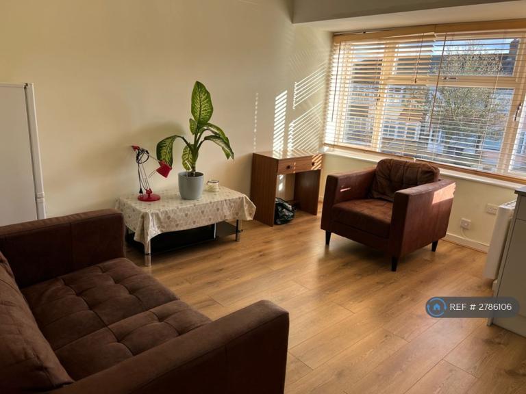 1 bedroom flat in Perimeade Road, Perivale, Greenford, UB6 (1 bed) (#2786106)