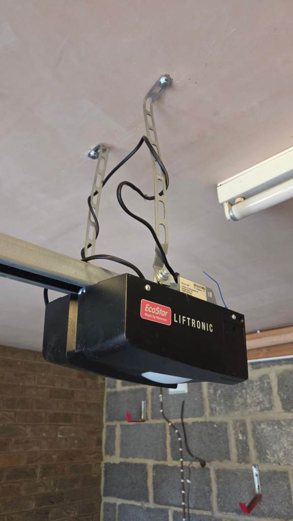 Hörmann Liftronic 500 Electric garage door motor and track