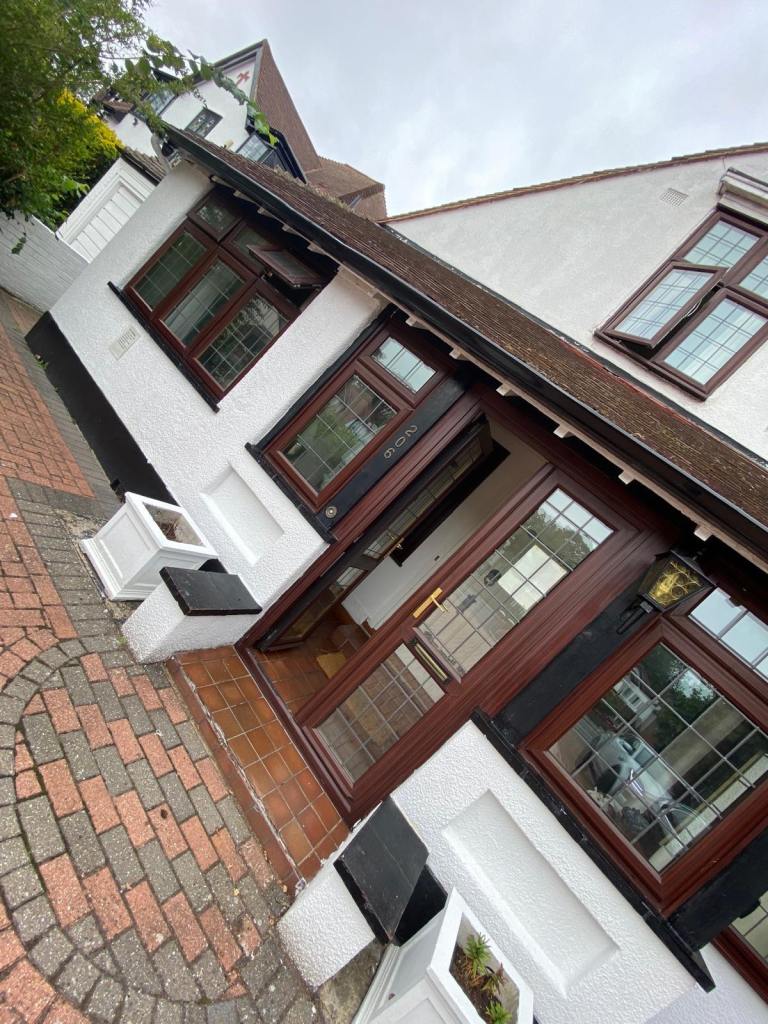 7‑Bedroom HMO (All Ensuite) – Shared Kitchen – Company Let Available – Purley