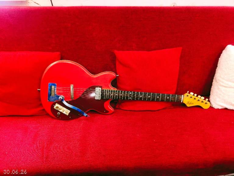 Höfner Colorama Electric Guitar – Vintage 1962 Red Model