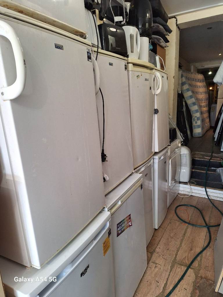Under counter fridge freezers