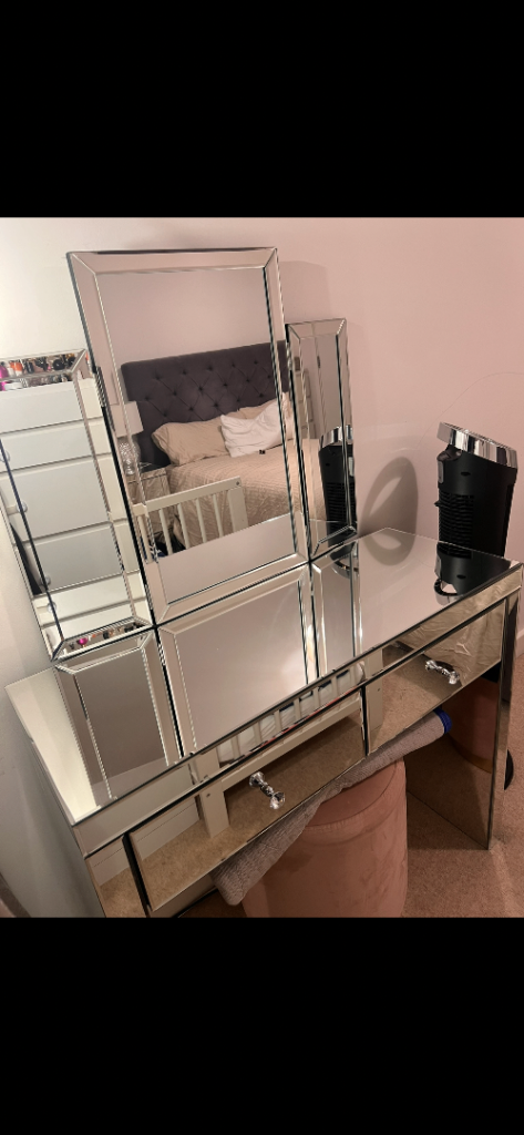 Mirrored dressing table&2 bedside tables