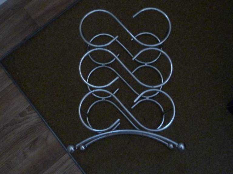 Metal Wine Rack – Silver, Good Condition