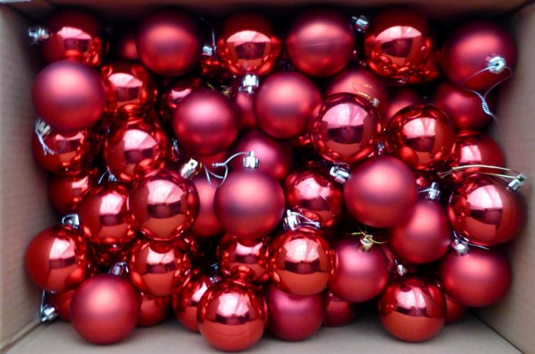 50 x RED SHINY / MATT BAUBLES CHRISTMAS TREE HANGING DECORATIONS XMAS BALLS , ALL 50 FOR £10