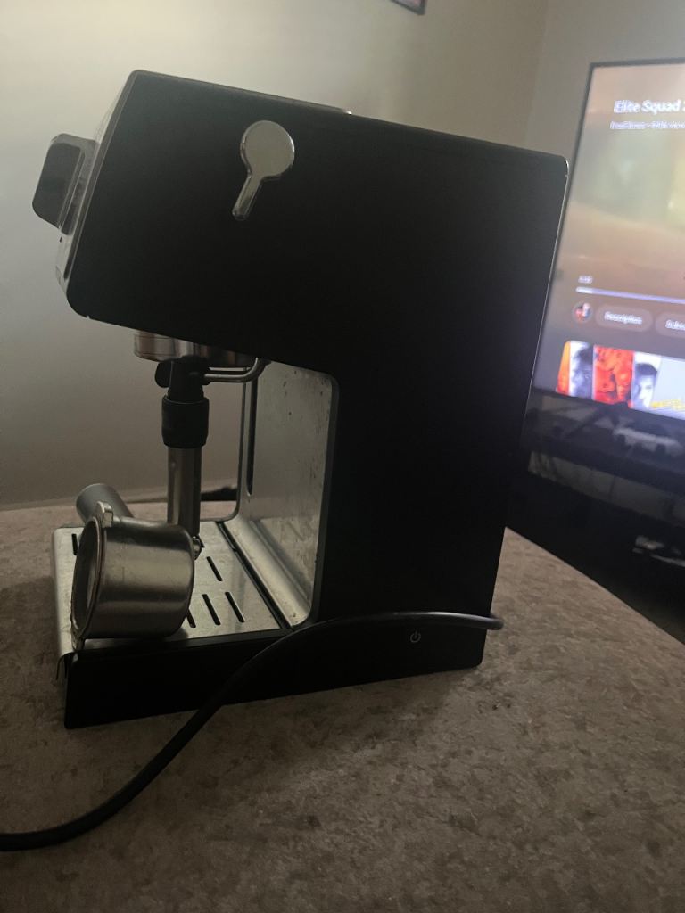 De’Longhi Espresso Coffee Machine – £60