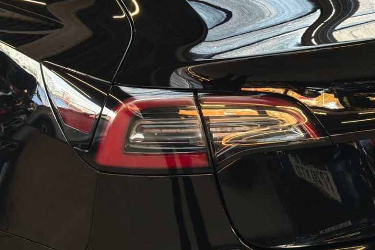 2022 Tesla Model 3 Standard Range Plus Saloon 4dr Electric Auto RWD (241 bhp) Saloon Electric Aut...