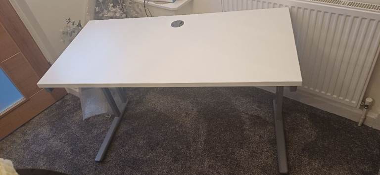 DESK FOR HOME OFFICE DESK VIRTUALLY NEW. EXCELLENT CONDITION 