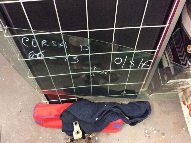 Vauxhall Corsa D o/s/f window
