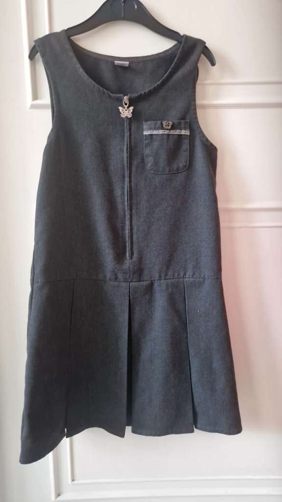 girls school grey pleated pinafore dress/ dungaree dress age 7-8 years