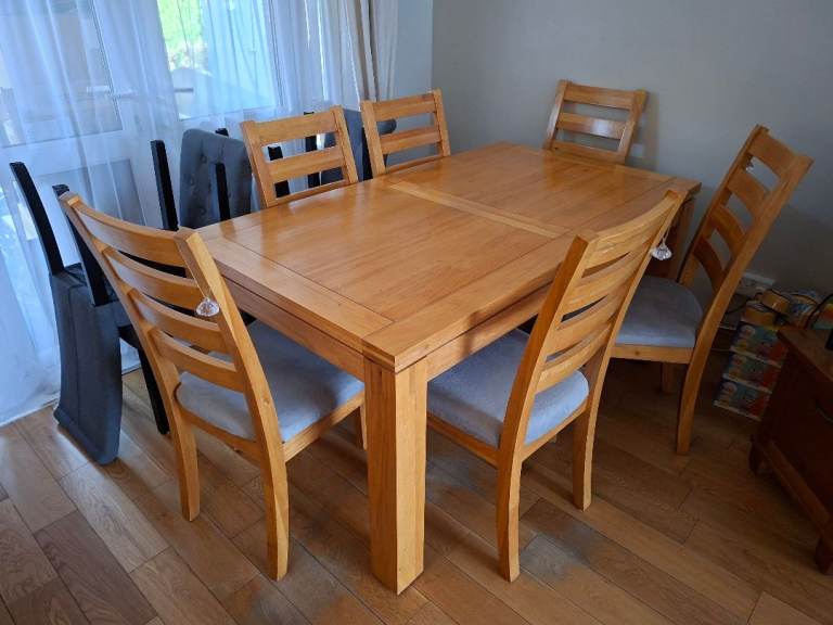 Oak furniture land dining suite. Delivery possibly 