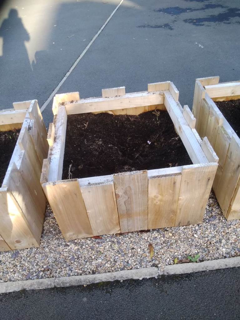 Large wood Planter. 75 x x75 x 50cm