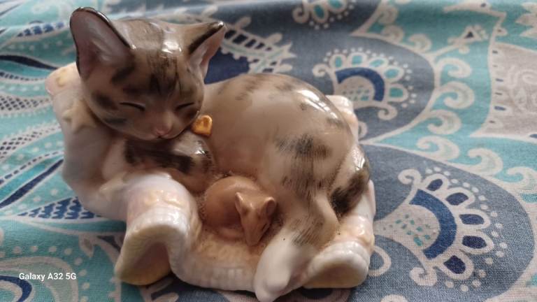 Kitten & mouse figurine