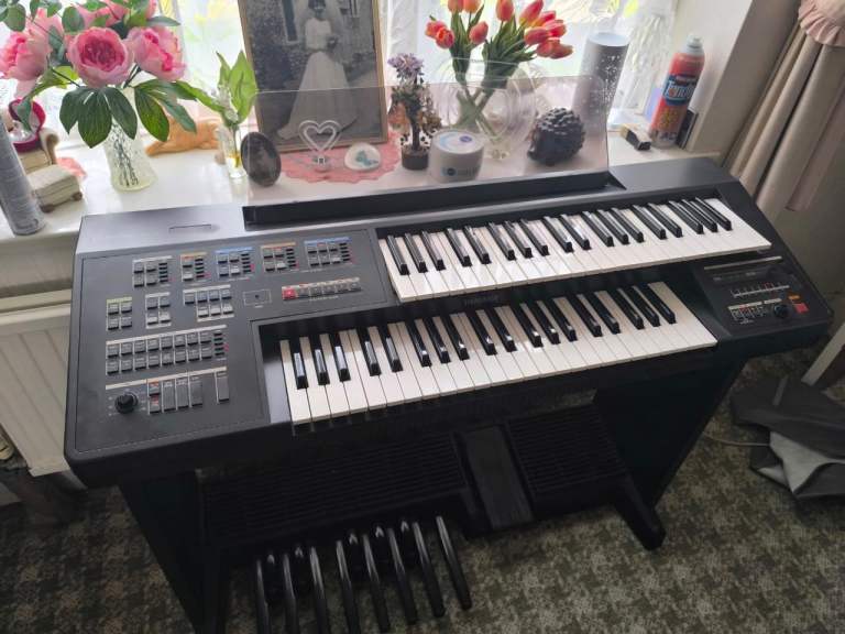 Yamaha electric organ