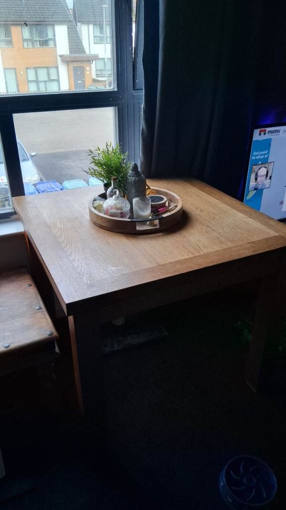 Extending dinning table