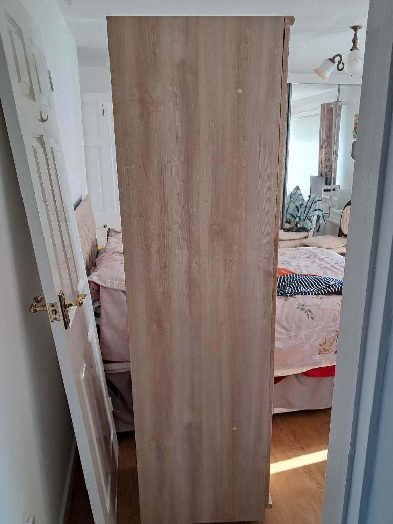 Single wardrobe
