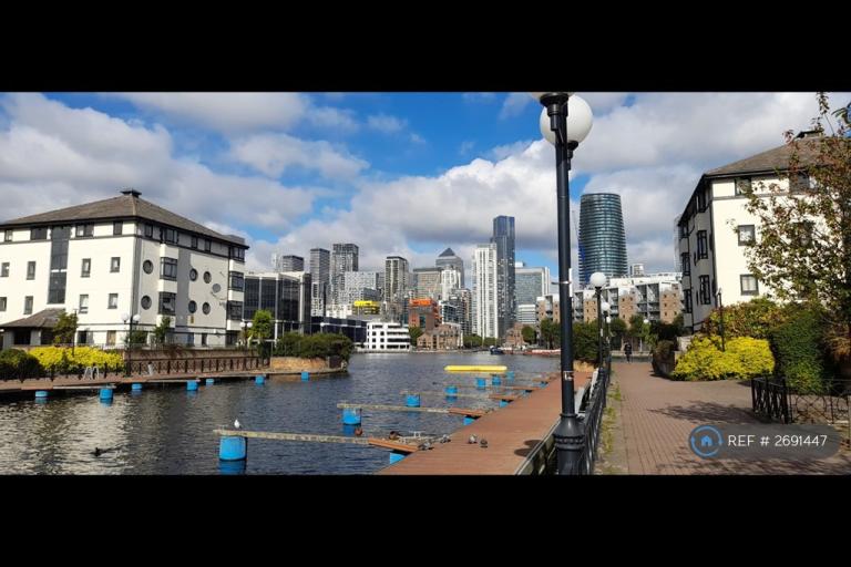 1 bedroom flat in Telegraph Place, London, E14 (1 bed) (#2691447)