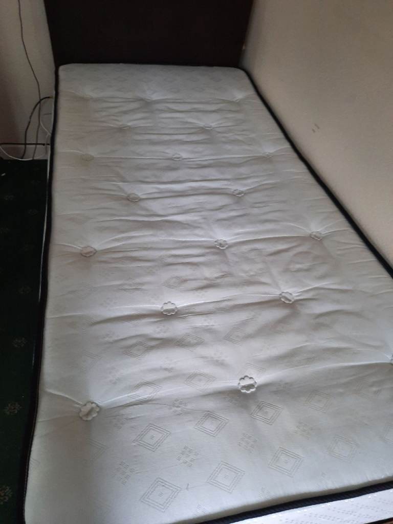 Adjustable single bed 