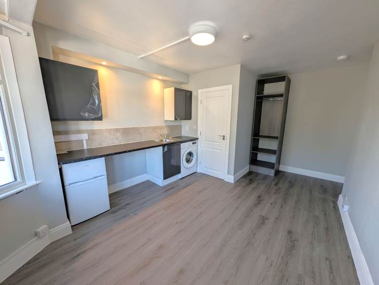 *INC CTAX/GAS/WATER* Newly Refurbished Studio flat to rent in Hendon