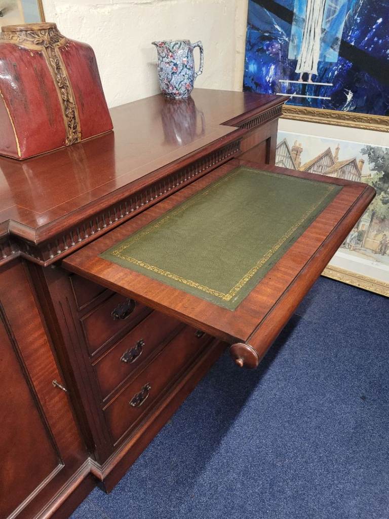 Stunning top quality solid mahogany breakfront sideboard 
