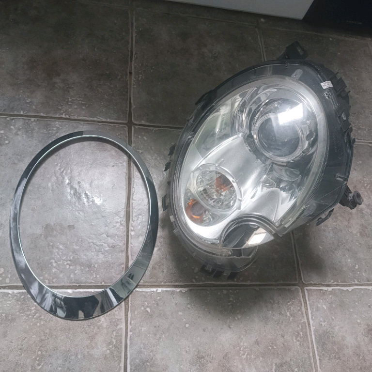 Mini Cooper R56 Headlight Xenon Complete+Surround 