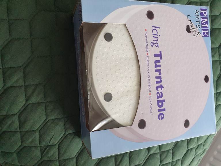 Icing turntable with accessories 