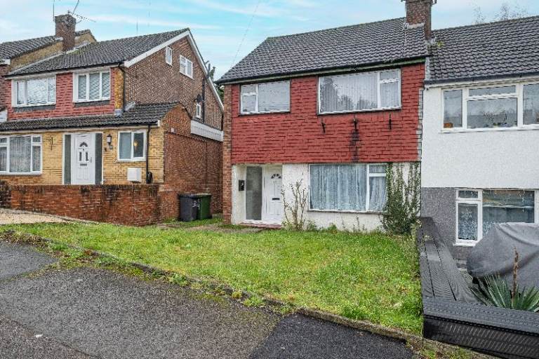 4 Bedroom Furnished Home in High Wycombe