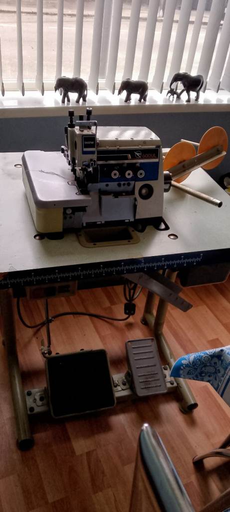 Three thread overlocker machine 