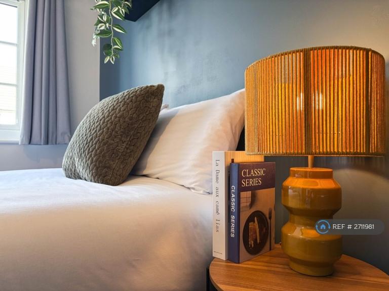 4 bedroom house in Edgewood Road, Manchester, M9 (4 bed) (#2711981)